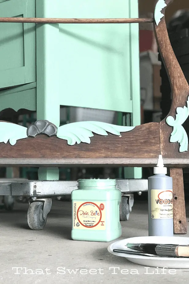 Dixie Belle Paint | Antique Wash Stand Makeover using Dixie Belle Mint Julep |