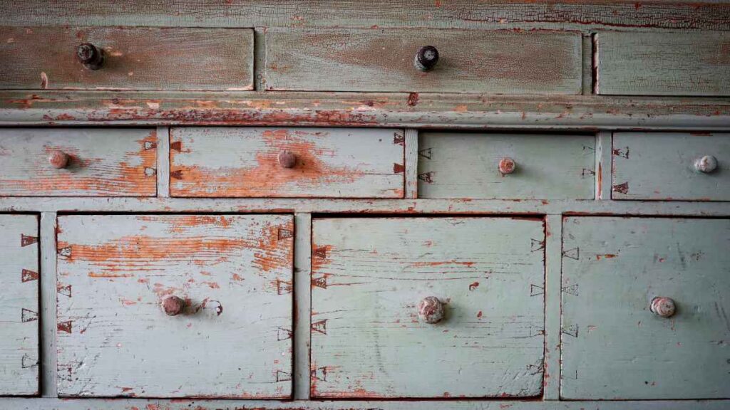Prepping Furniture for Painting an old Sideboard