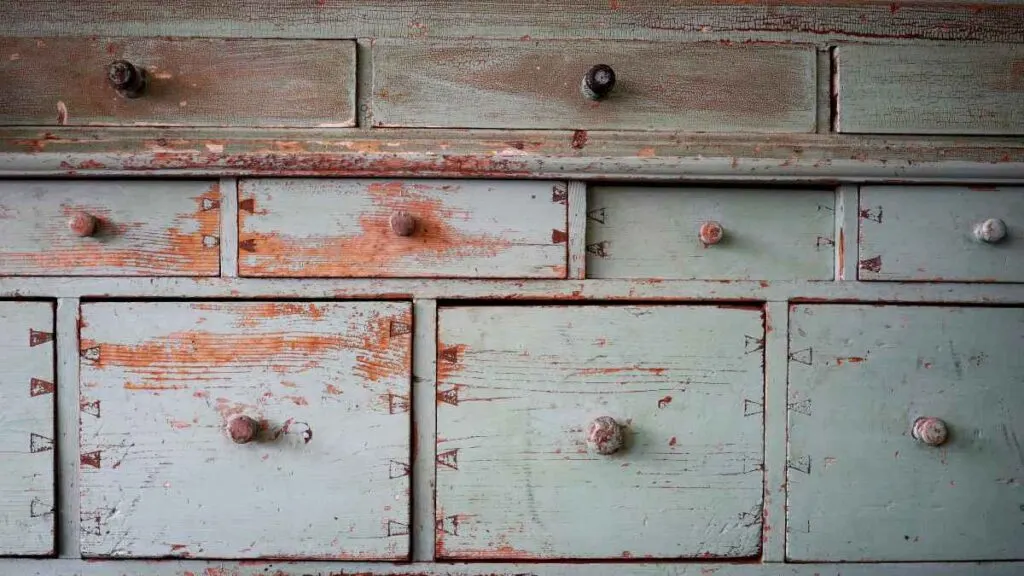 Prepping Furniture for Painting an old Sideboard