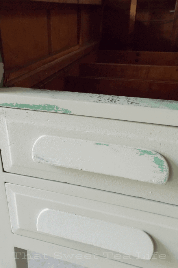 Dixie Belle chippy paint