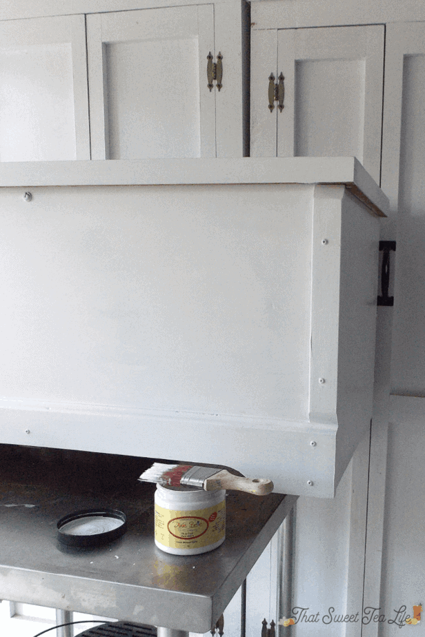 Dixie Belle Fluff white furniture paint