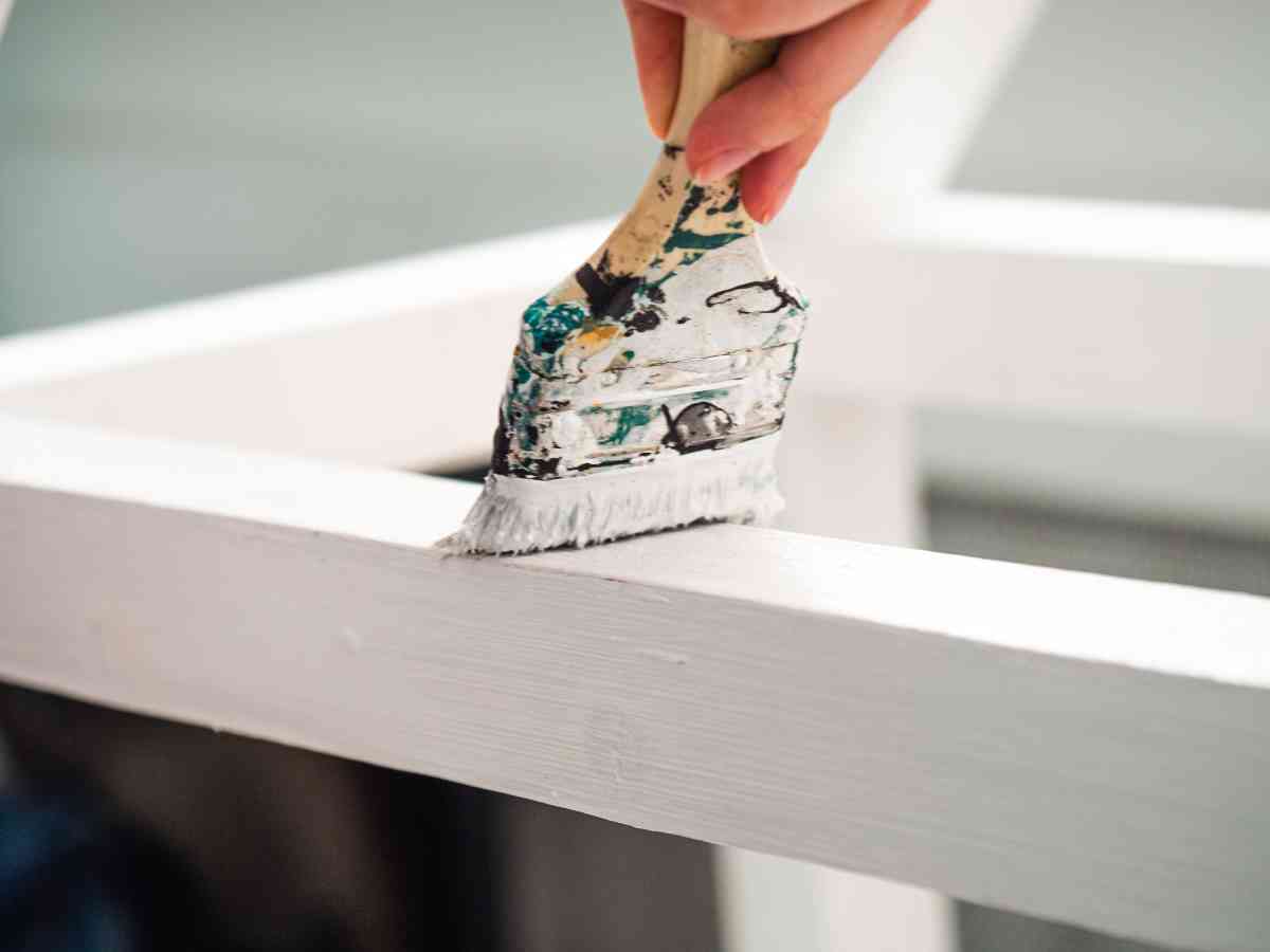 How to Paint Furniture White