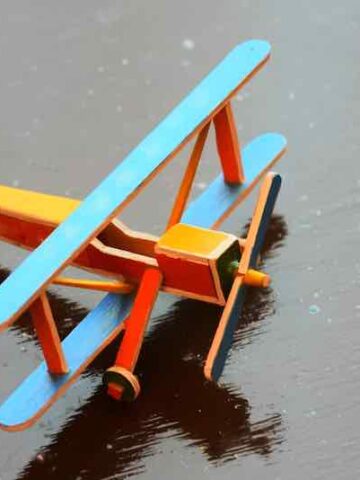 21 Fun Popsicle Stick Crafts That Everyone Can Enjoy Making