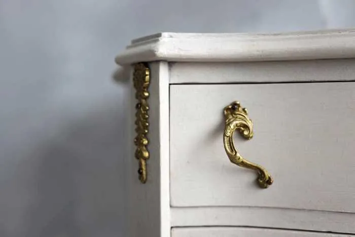 chalk painted dresser