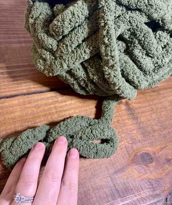 Finger Knitting 101 A Beginner s Guide To Finger Knitting With Chunky Yarn That Sweet Tea Life