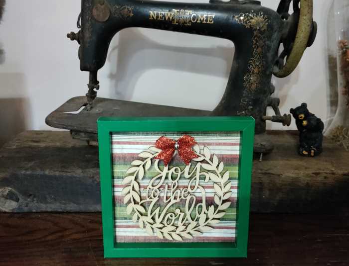 3D mini Holiday Sign with bow on display
