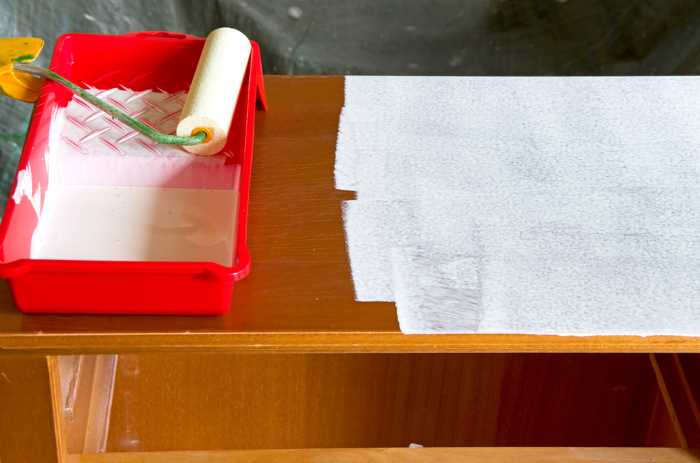 priming a laminate desk