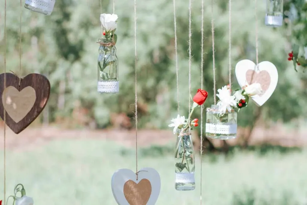 Hanging Ribbon vases