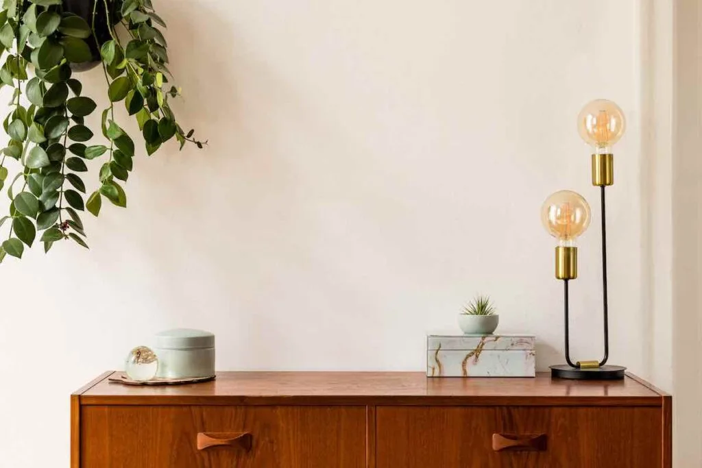Asymmetrical decor