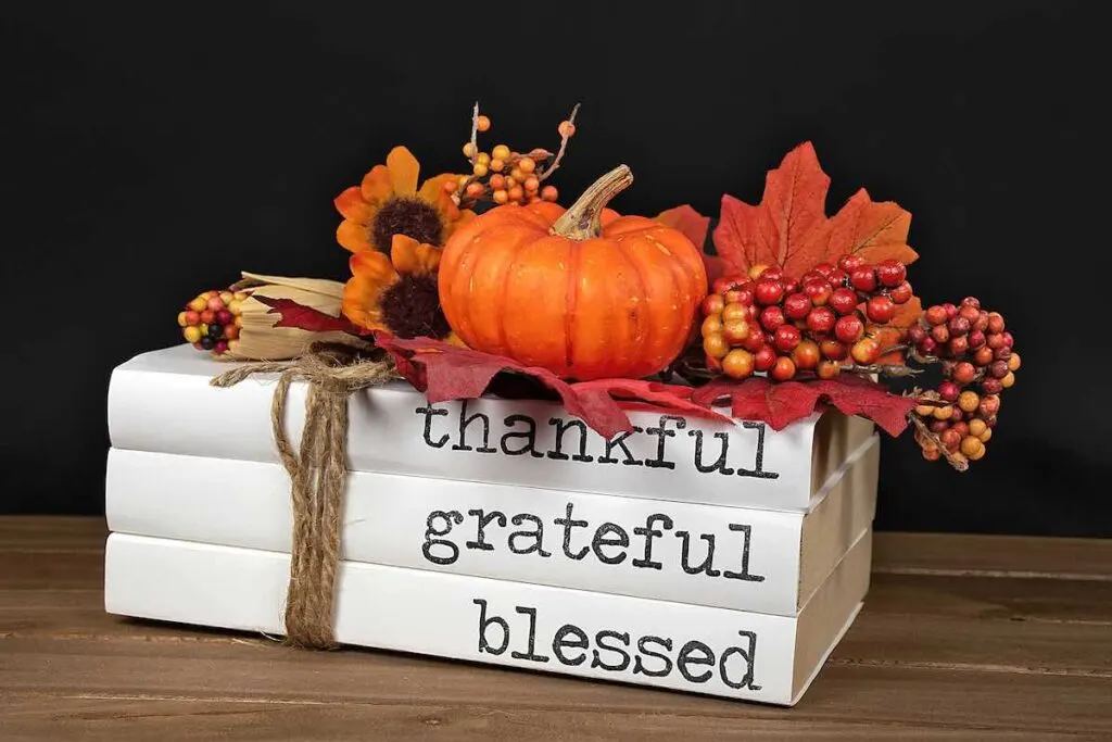Modern Thanksgiving decor, pumpkins