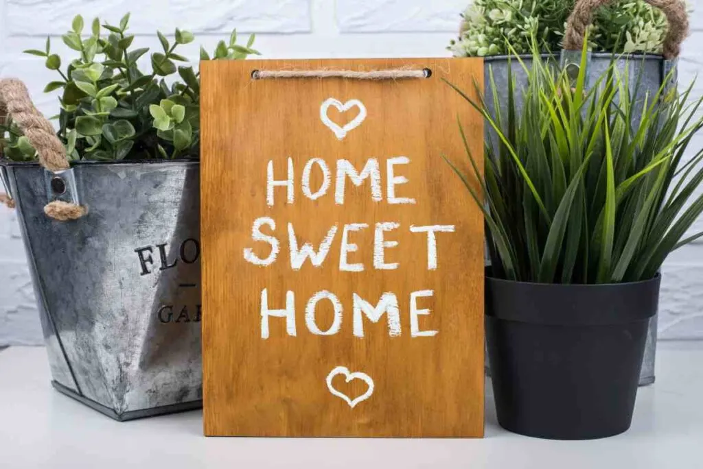 DIY Wood Sign Ideas With White Letters