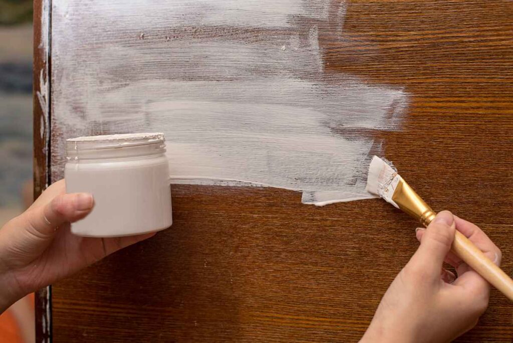 How to Make Your Own Chalk Paint