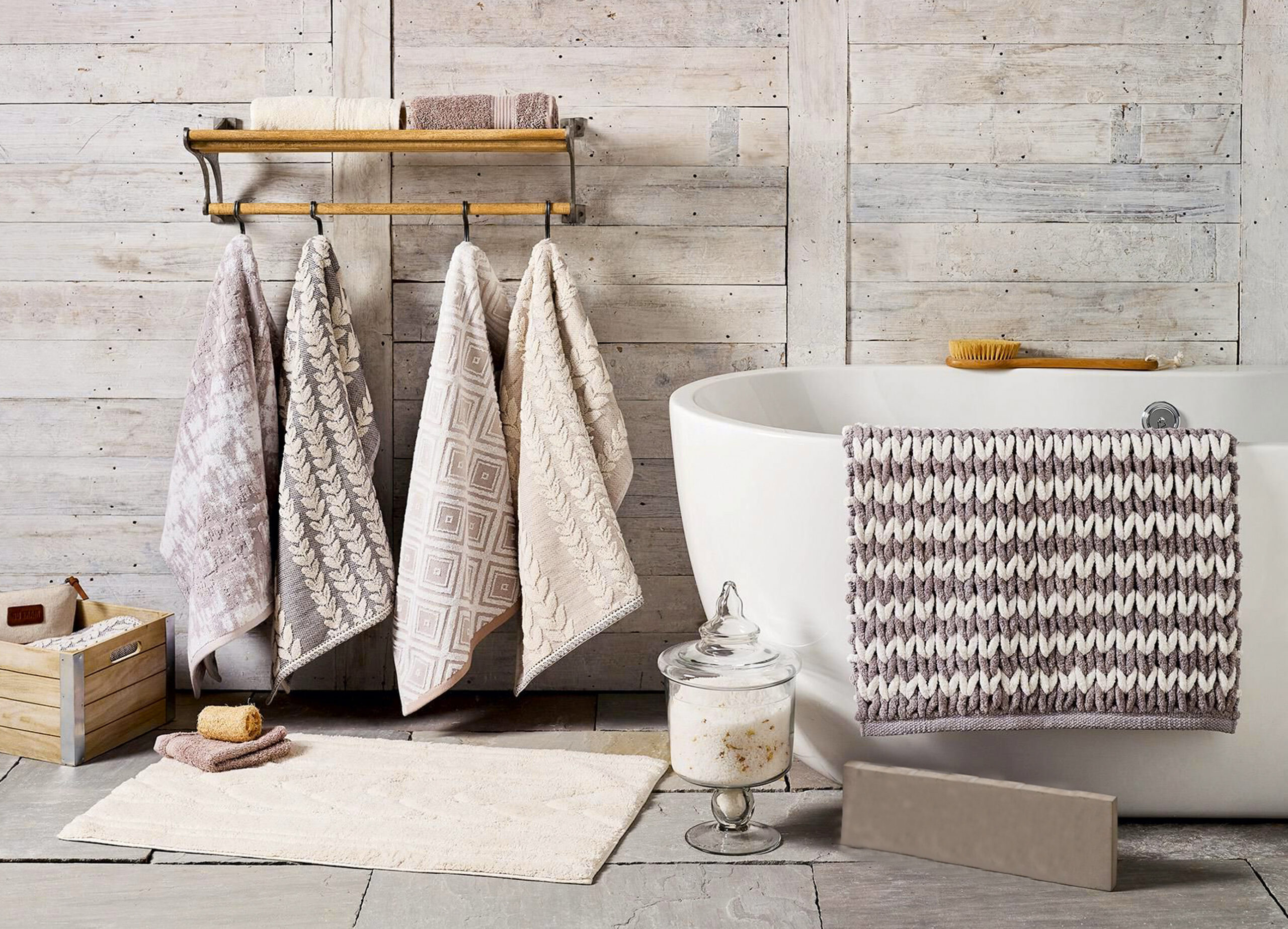 How to Decorate a Bathroom
