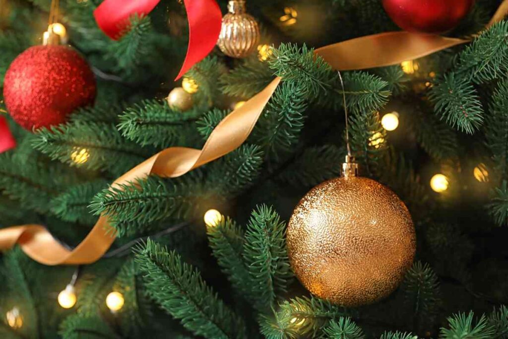 Christmas Tree with Ribbons