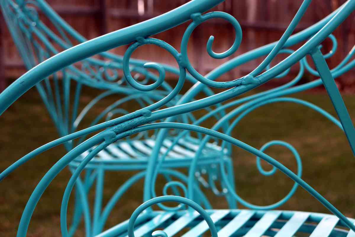 Learning how to paint metal furniture, set of turquoise metal chairs