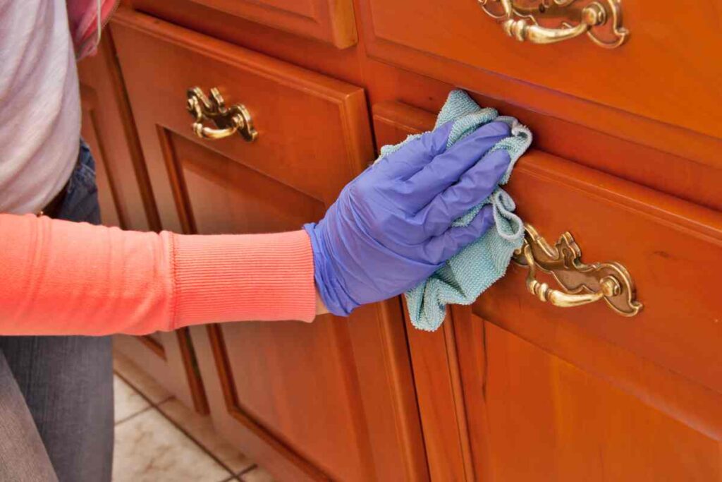 Using a microfiber cloth to clean furniture before painting