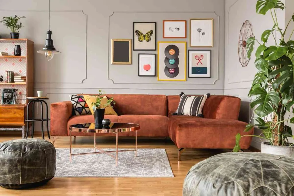 Gallery wall featuring different sizes of pictures